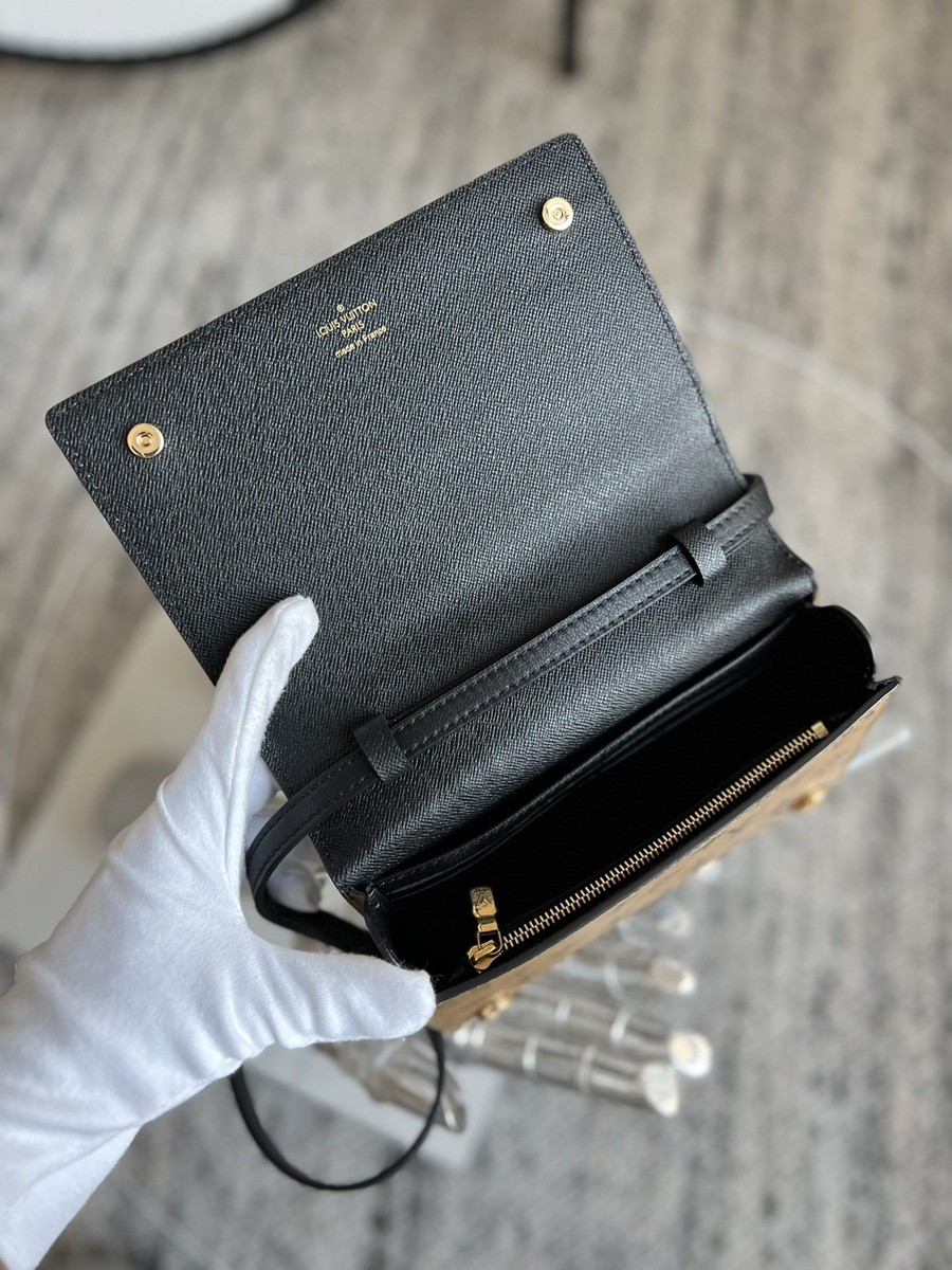 Book Chain Wallet 手袋 M81830_5