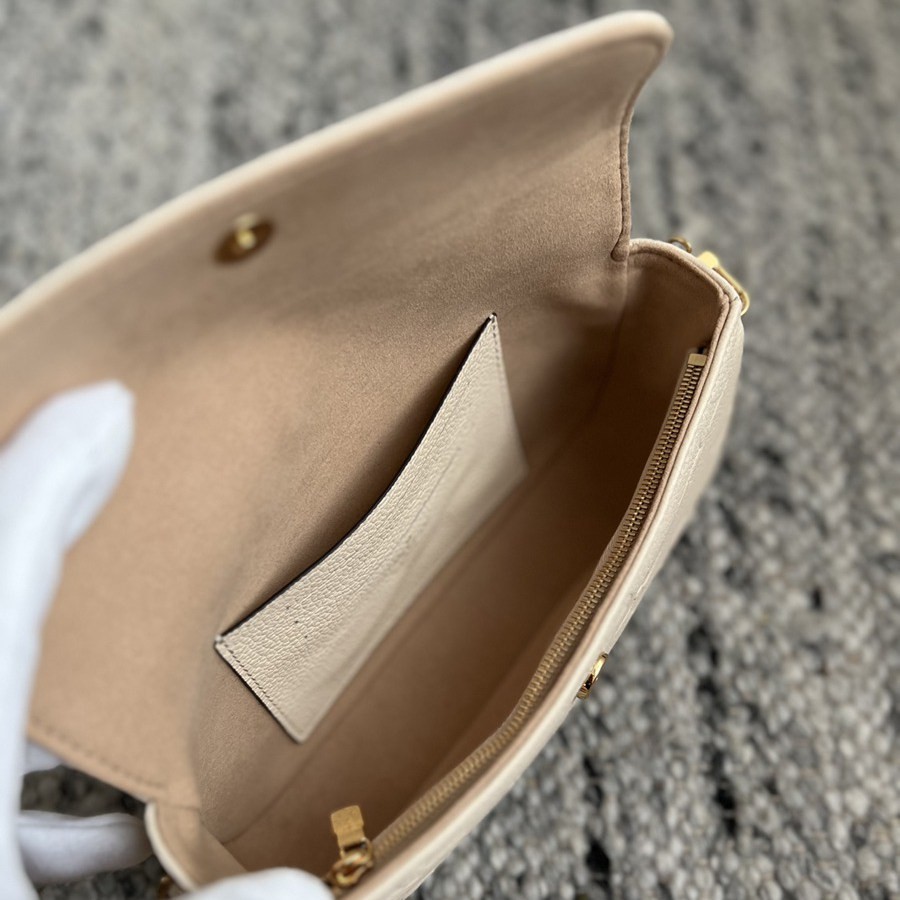 M82210 Wallet On Chain Ivy 手袋 奶白色_2