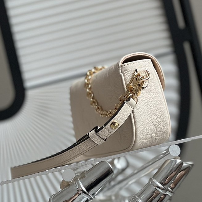 M82210 Wallet On Chain Ivy 手袋 奶白色_4