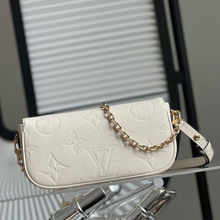 M82210 Wallet On Chain Ivy 手袋 奶白色_3