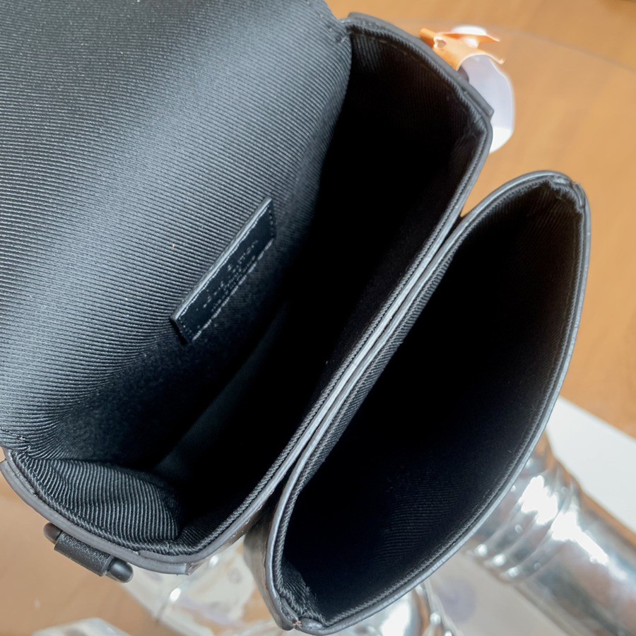 M81522 SLOCK VERTICAL 迷你手機包_3