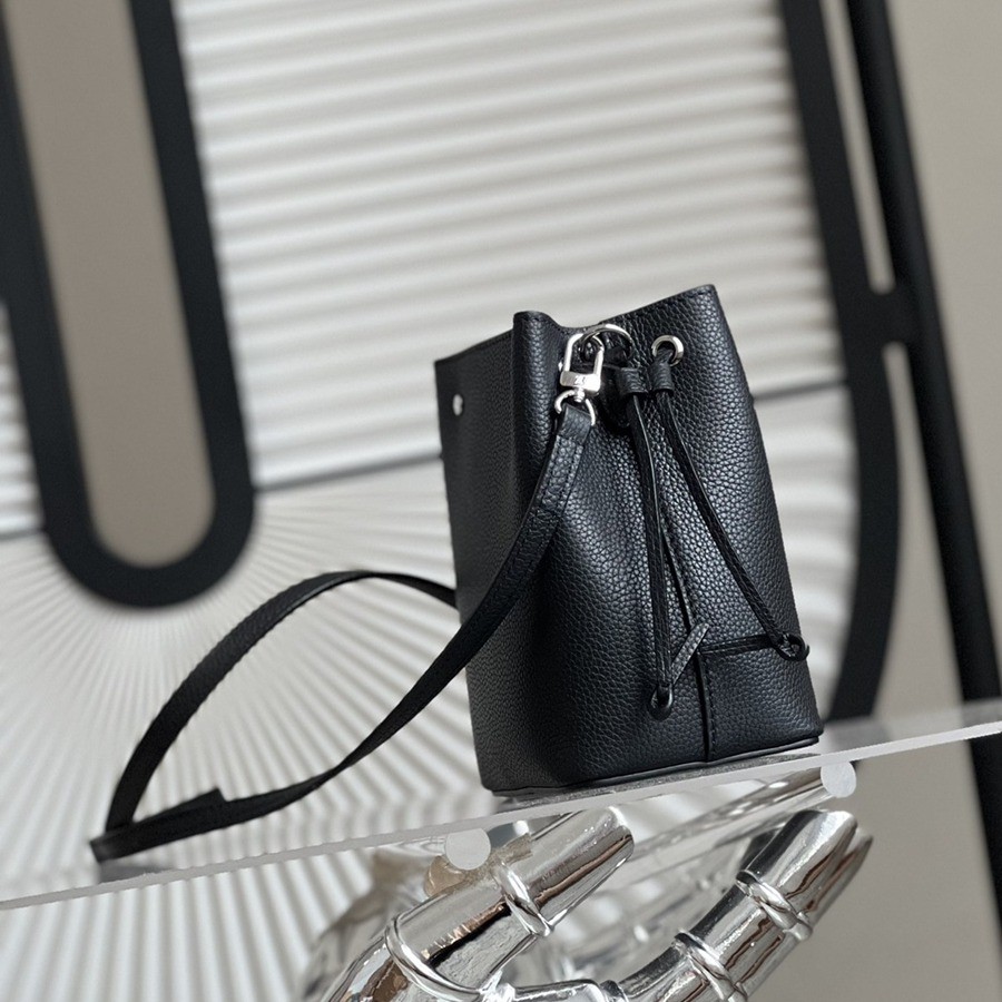 M68709 Nano Lockme Bucket 水桶包_2