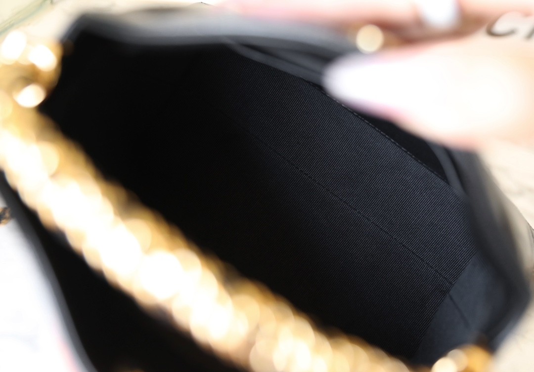 24B秋冬系列 擰鏈Hobo飯盒包黑色_8