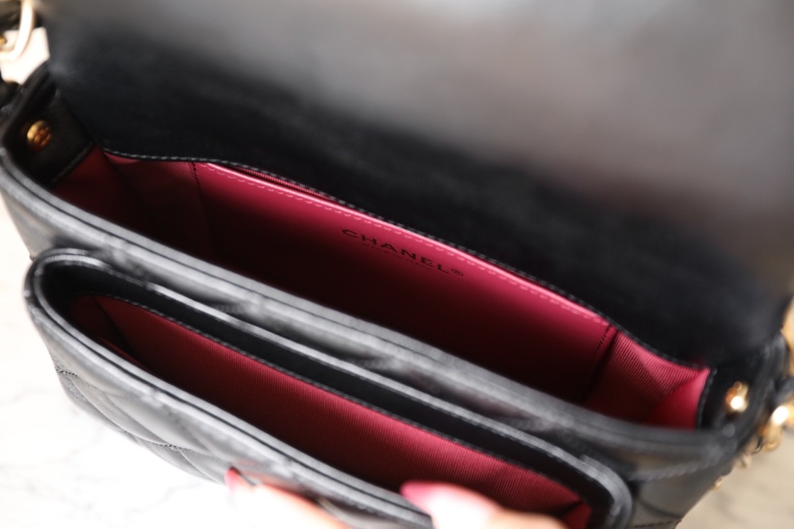 24A 手柄郵差包小號 黑色_9