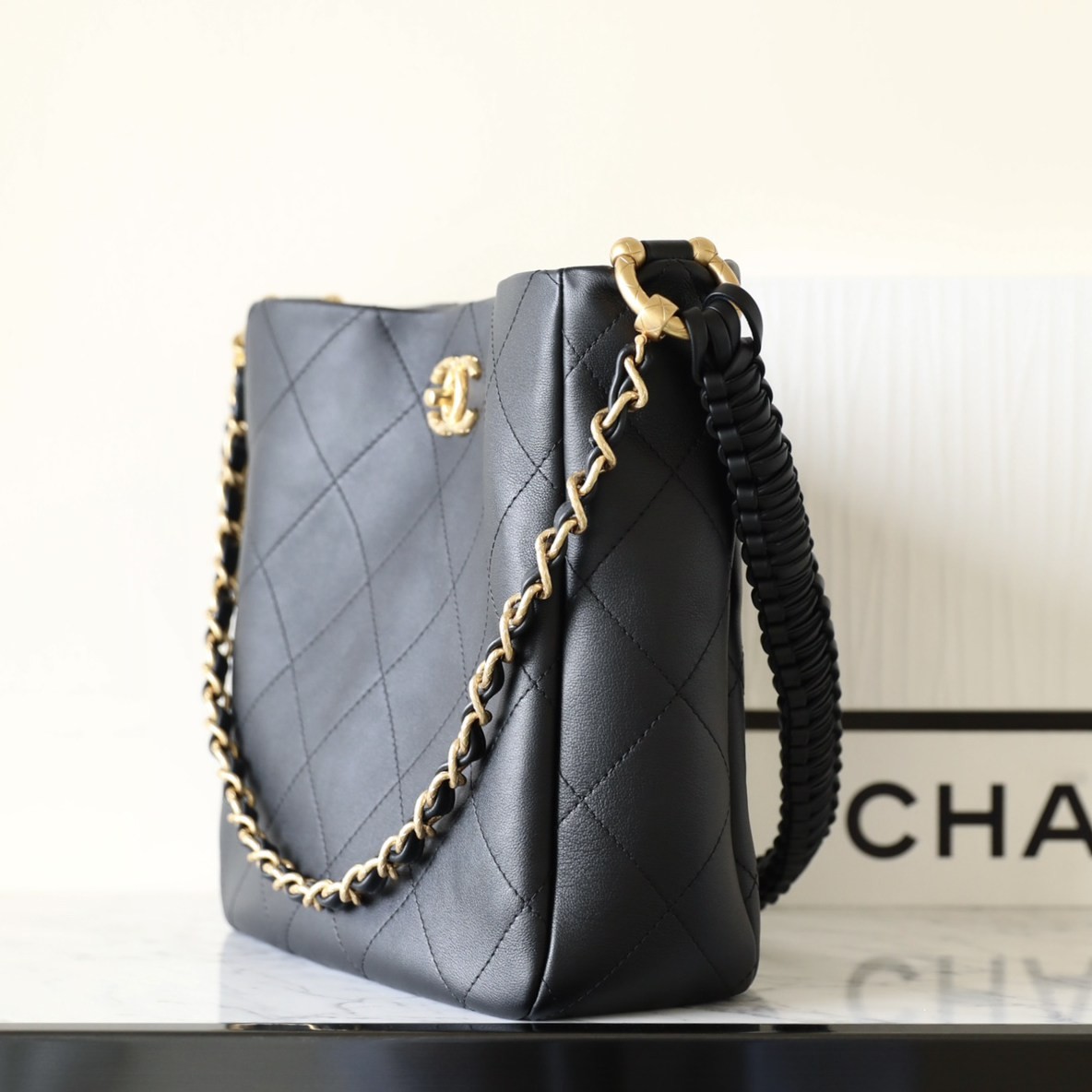 Hobo Handbang編織肩帶嬉皮包 黑色_3