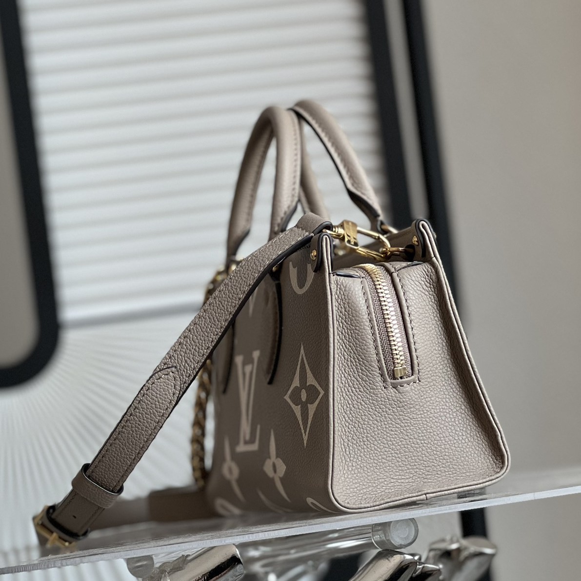 M23641 OnTheGo East West_2