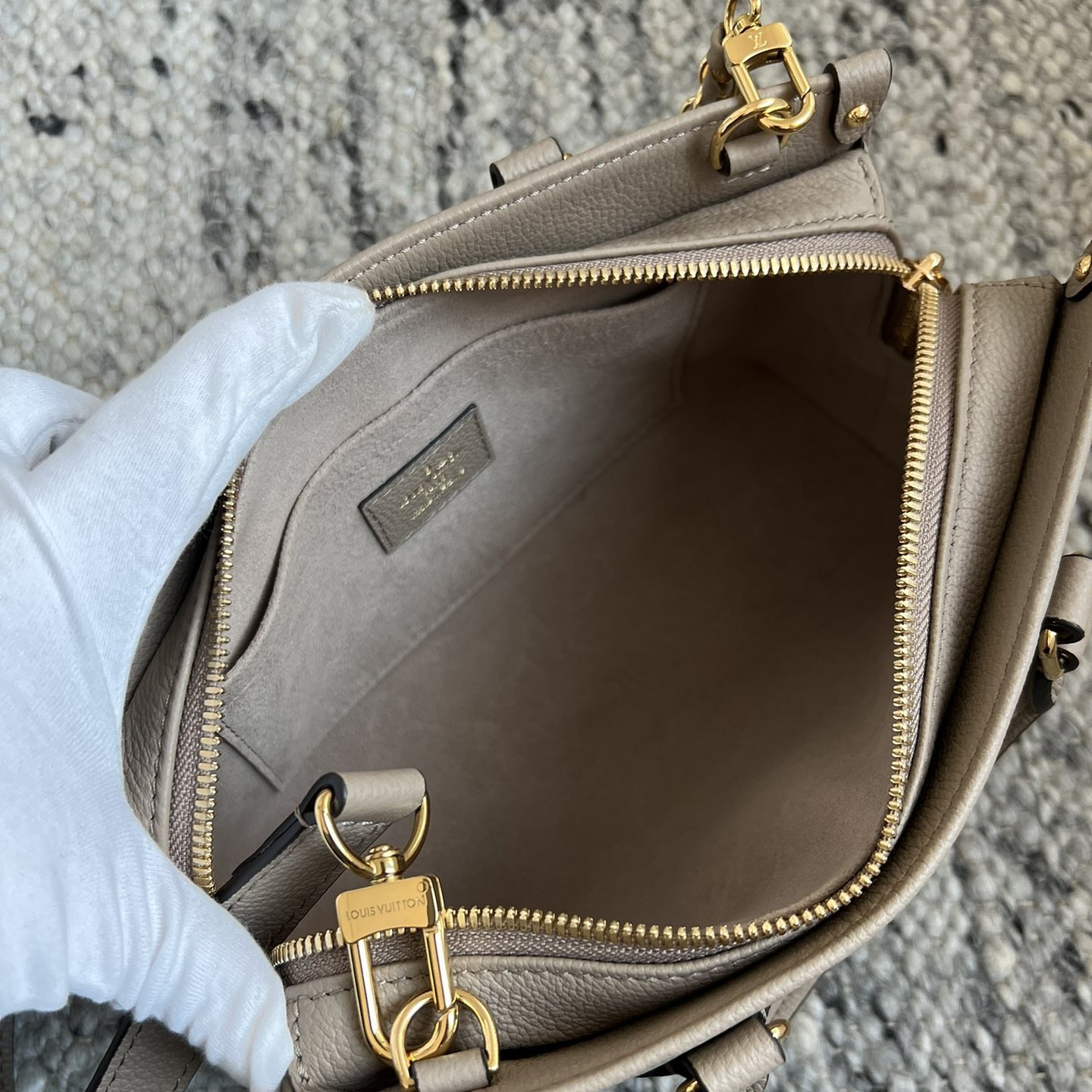 M23641 OnTheGo East West_6