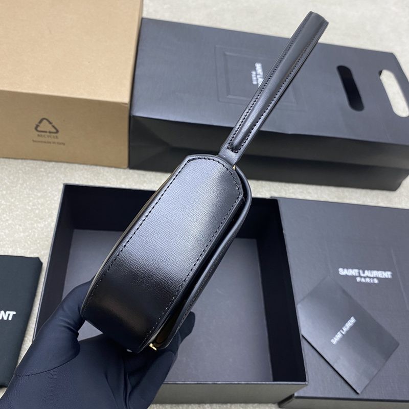 Voltaire皮革迷你肩背包 黑色_3