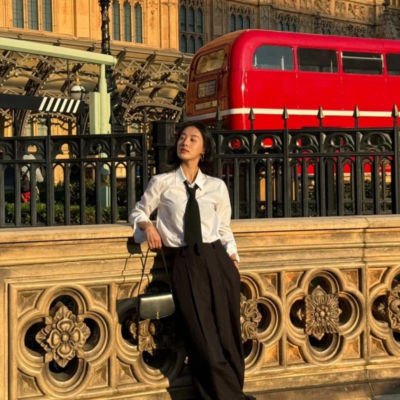 Voltaire皮革迷你肩背包 黑色_8