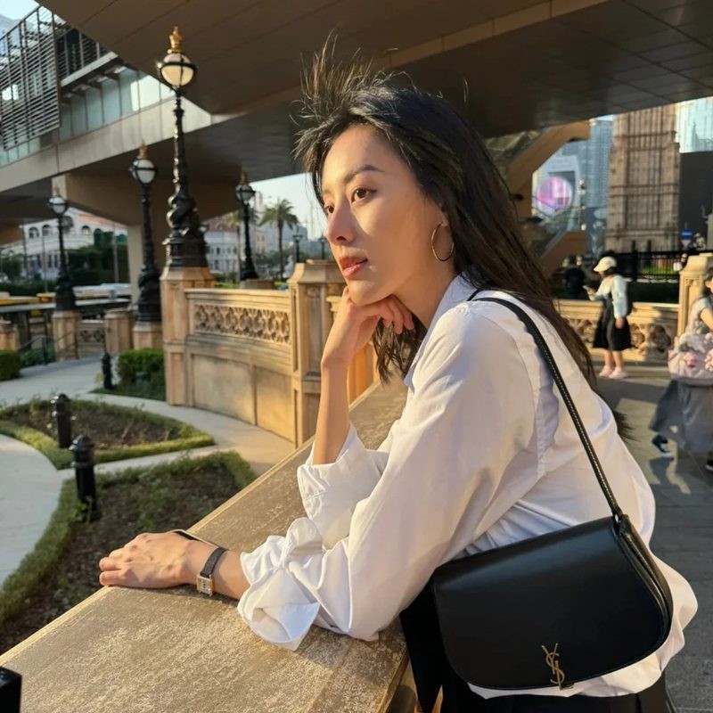 Voltaire皮革迷你肩背包 黑色_7