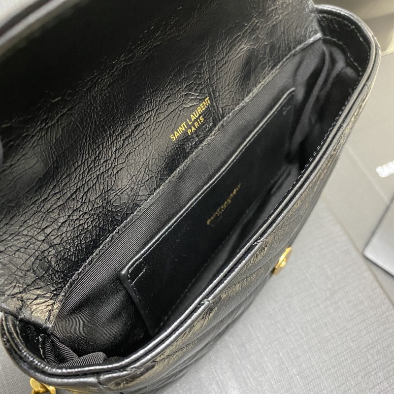 College亮面裂紋皮革迷你鏈條手袋_6