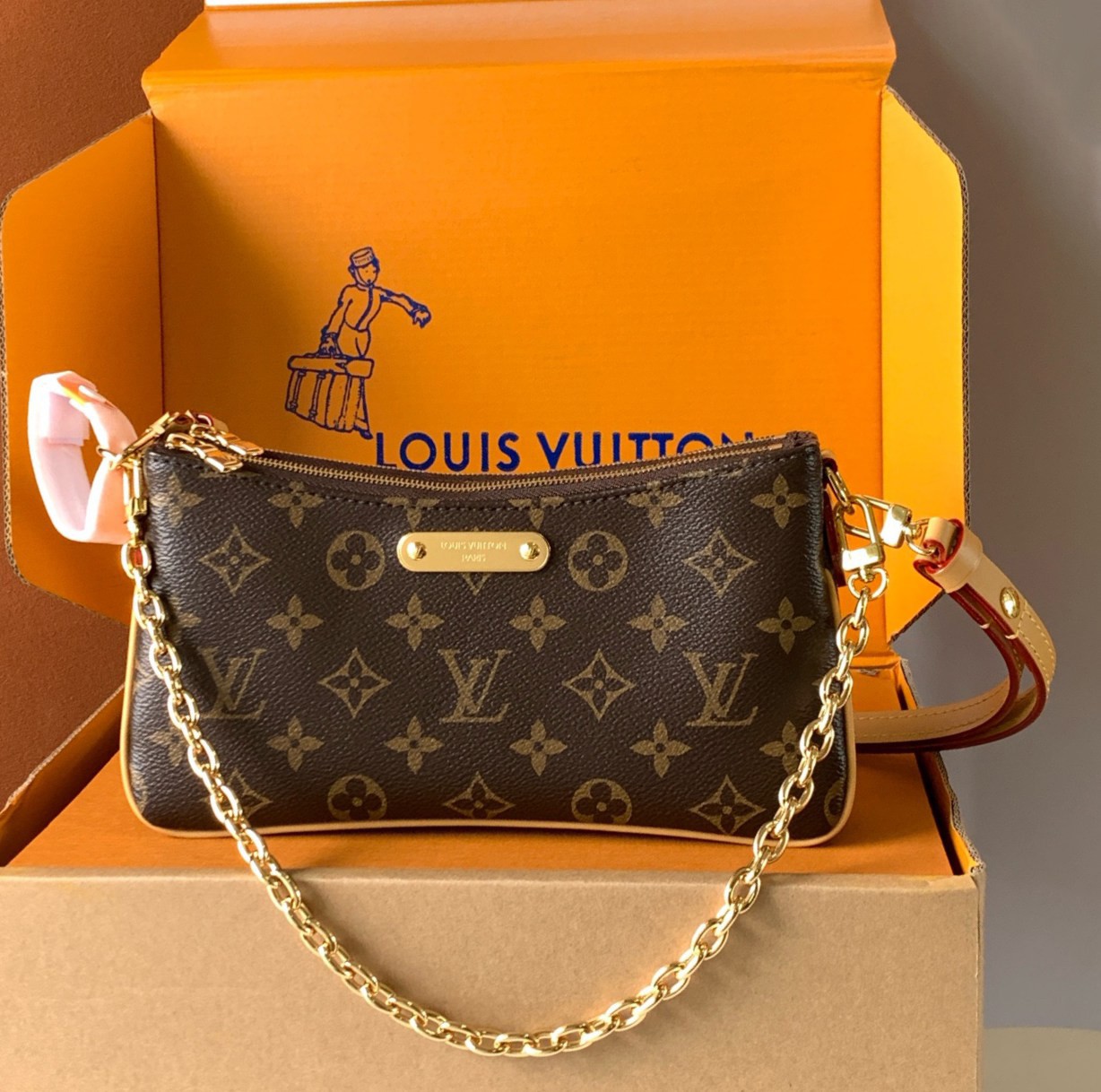 M83008  Liv Pochette腋下包_1