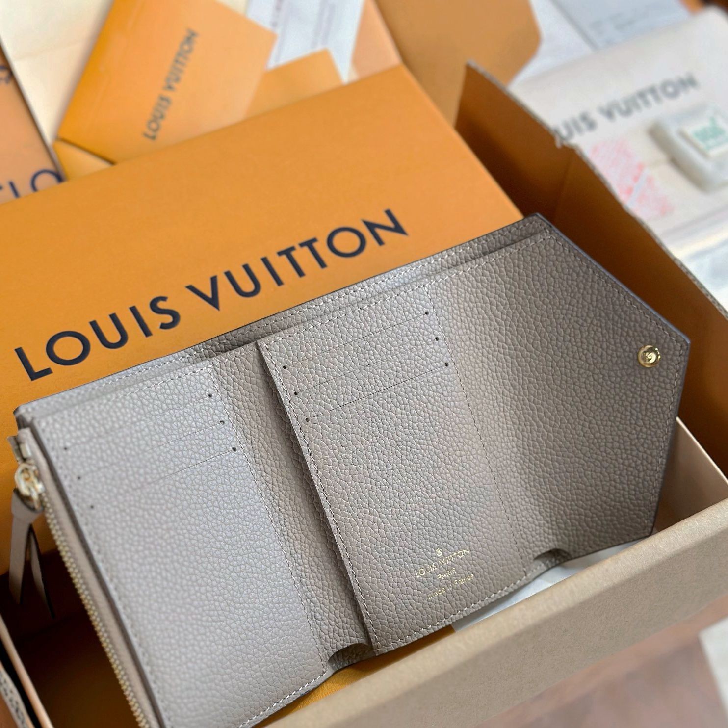 M81861 Victorine 短夾_3