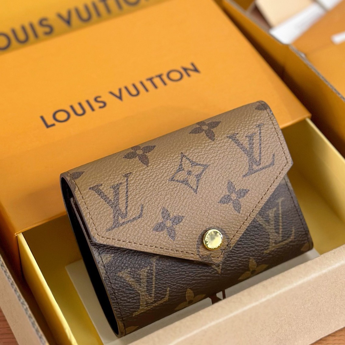 M81557 Victorine 錢包_1