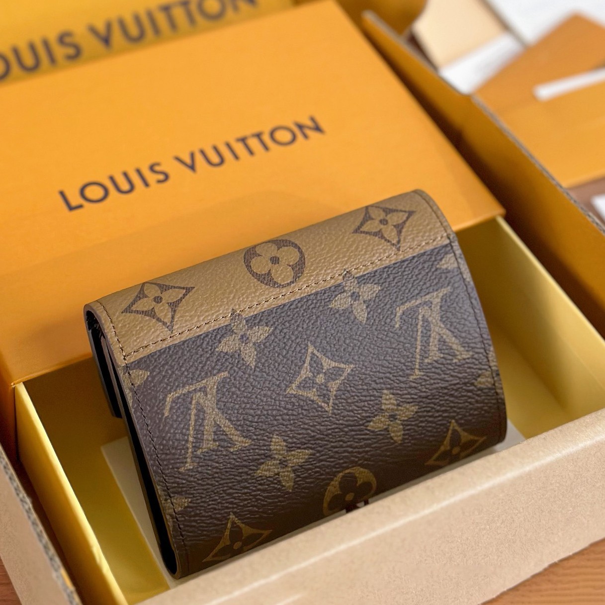 M81557 Victorine 錢包_2