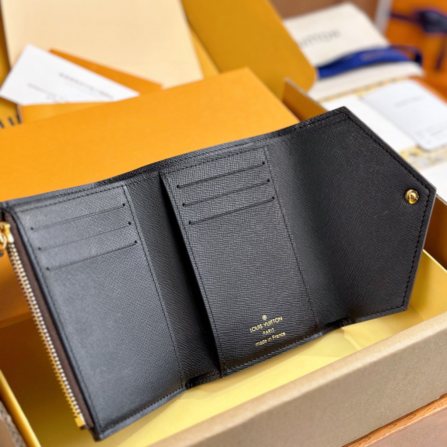 M81557 Victorine 錢包_3