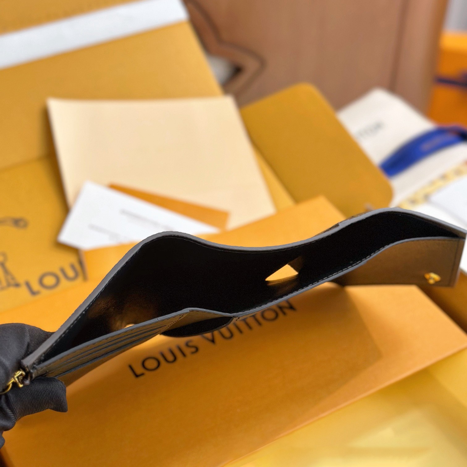 M81557 Victorine 錢包_4