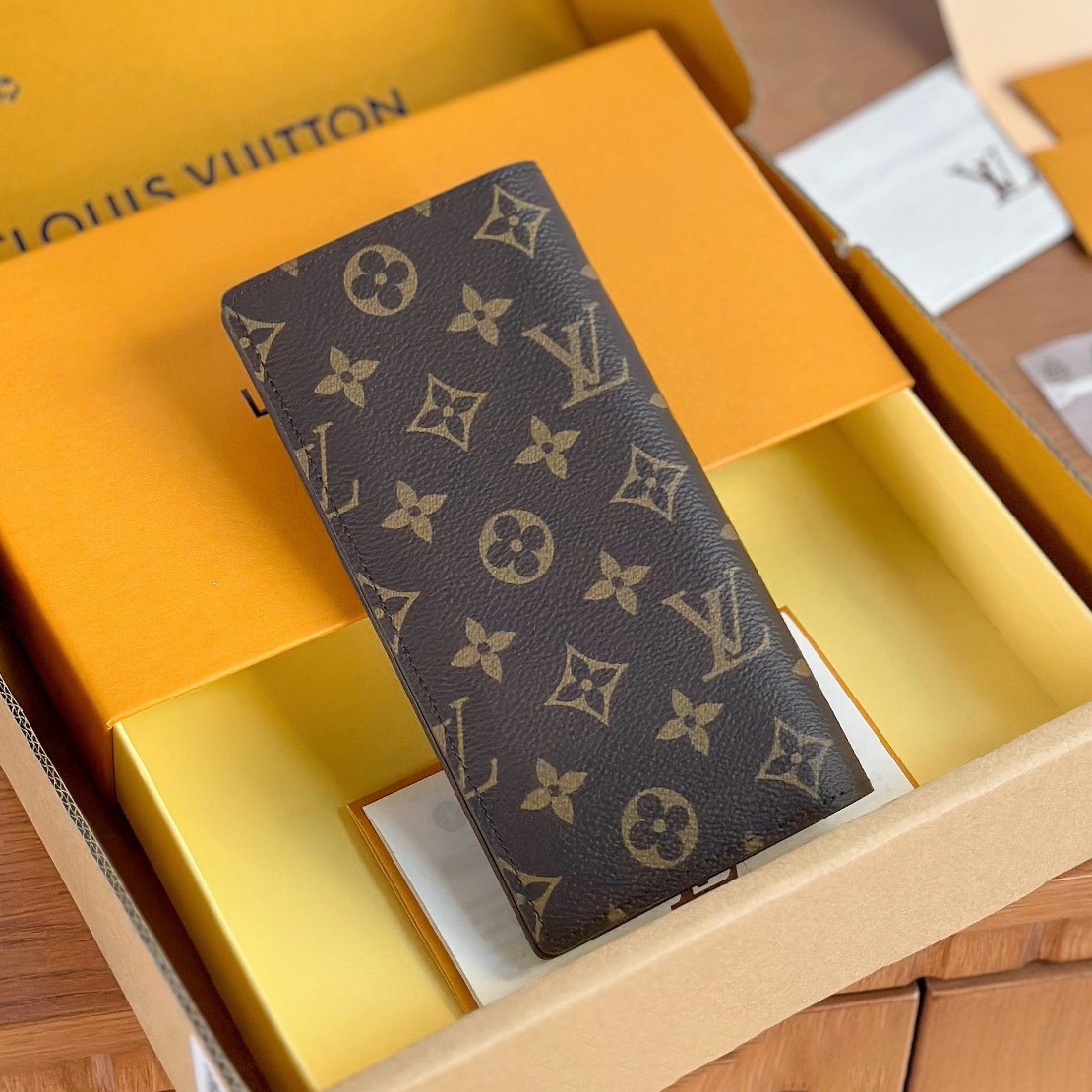 M66540  Brazza 男士長夾_2