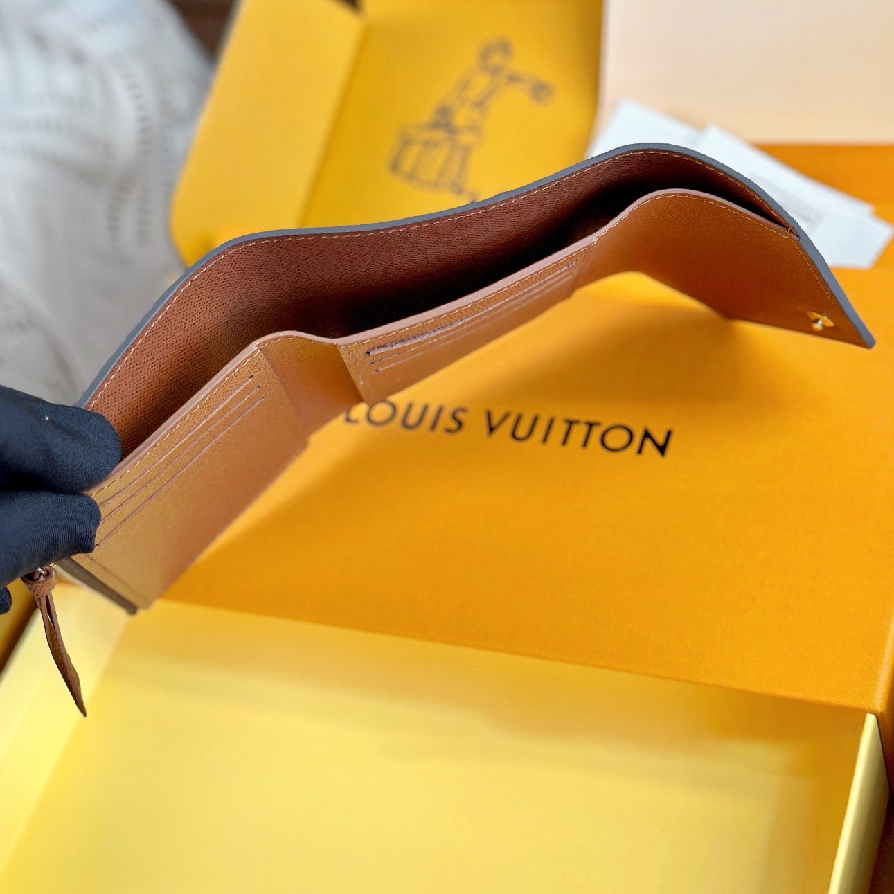 M62472 Victorine 錢包_4