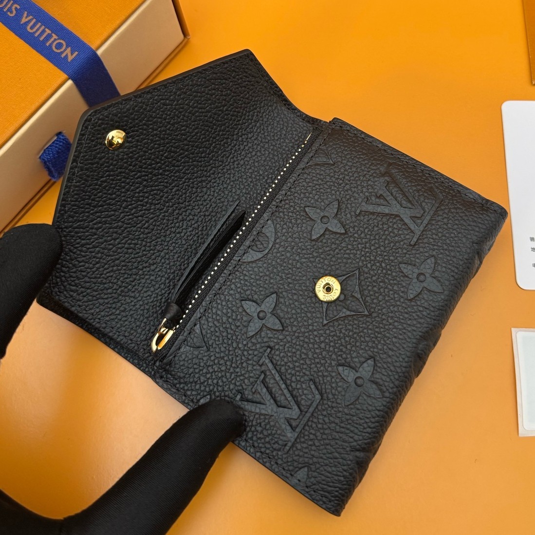 M64060 Victorine 錢包_3