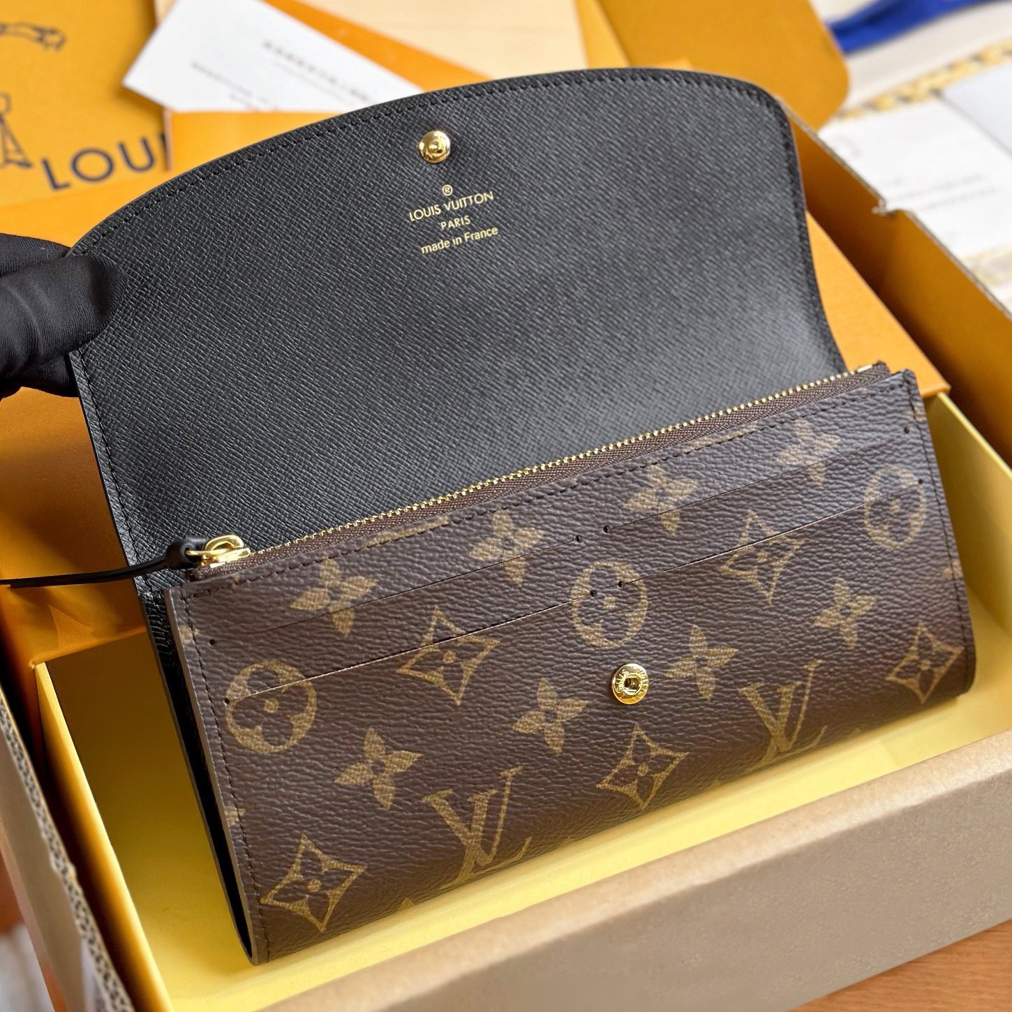 M82157 Emilie長夾_3