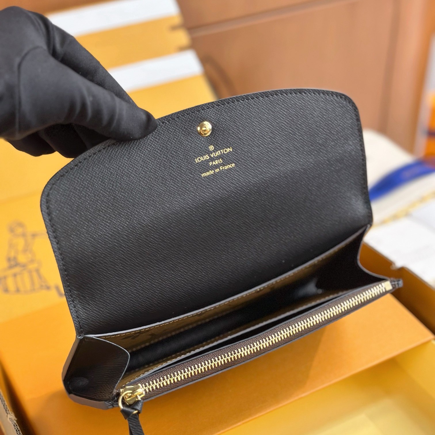 M82157 Emilie長夾_4