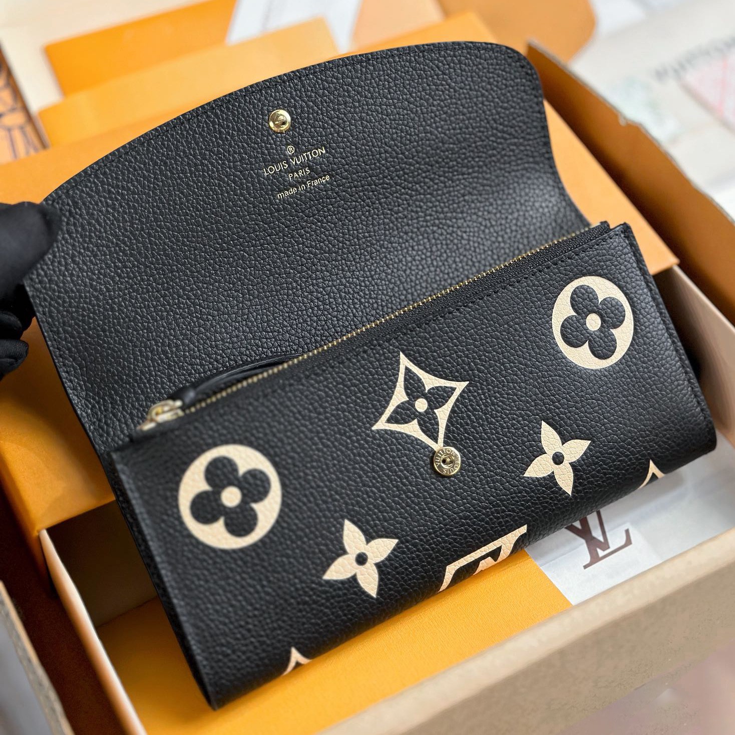 M83138 Emilie長夾_3