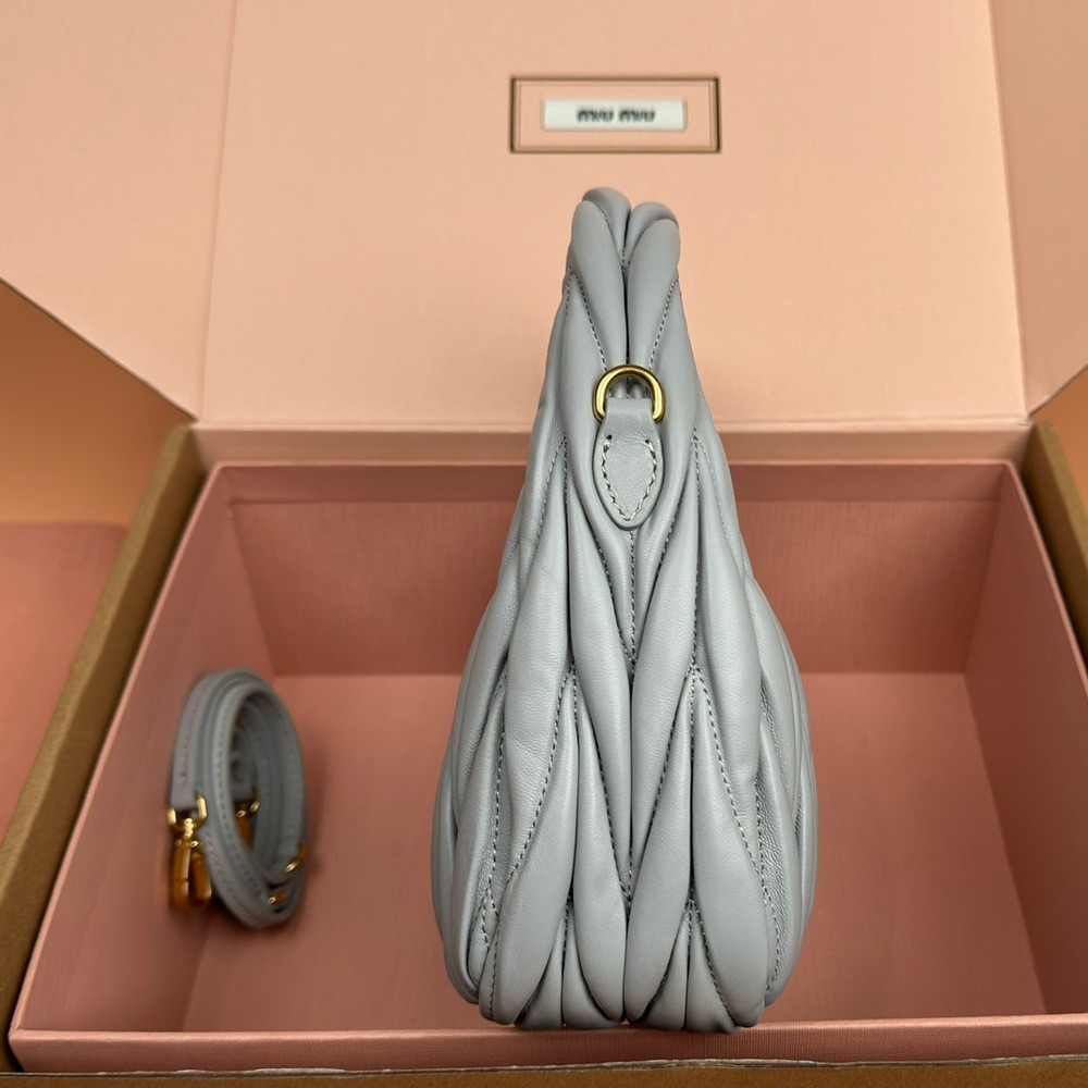 Wander Matelassé半月形Hobo手提包 斜挎包 粉藍色_2