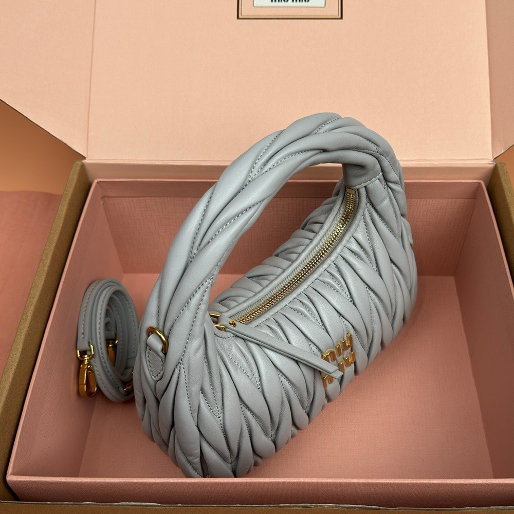 Wander Matelassé半月形Hobo手提包 斜挎包 粉藍色_4