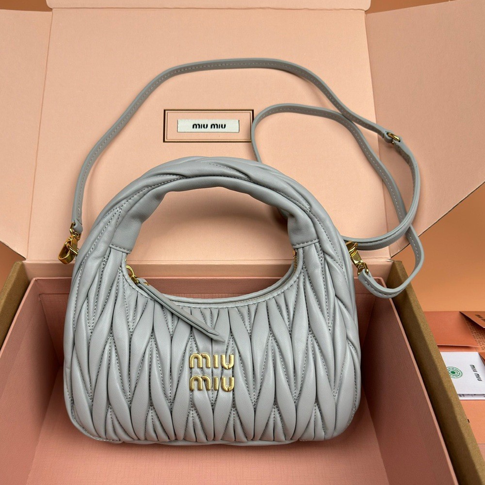 Wander Matelassé半月形Hobo手提包 斜挎包 粉藍色_7