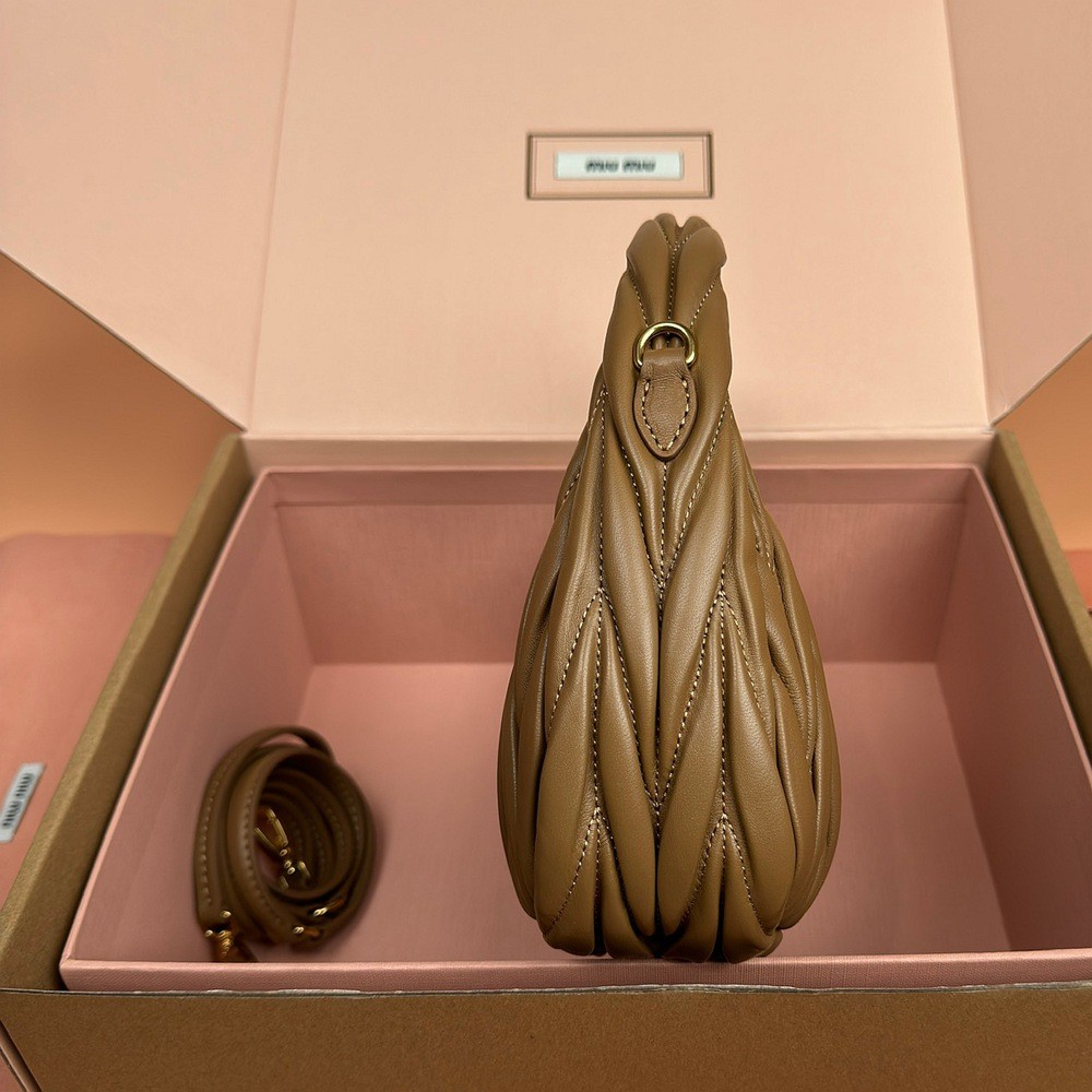 Wander Matelassé半月形Hobo手提包 斜挎包 焦糖色_2