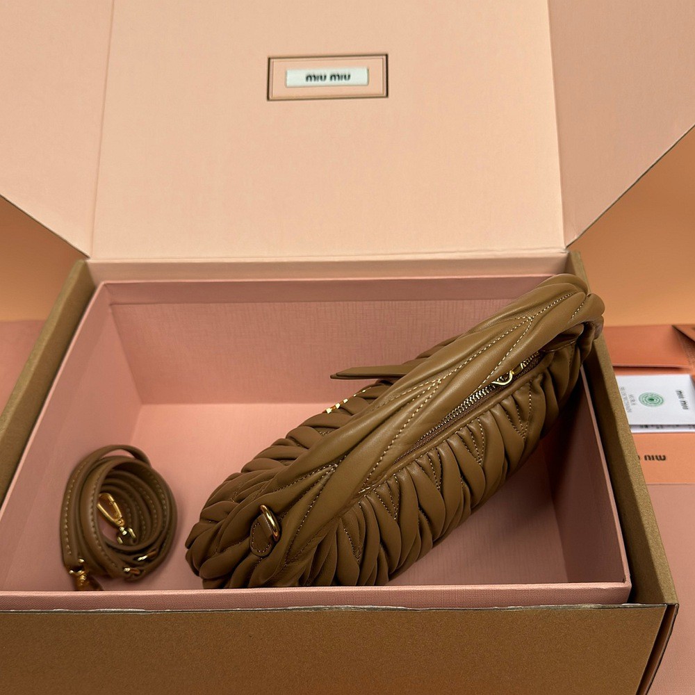 Wander Matelassé半月形Hobo手提包 斜挎包 焦糖色_4