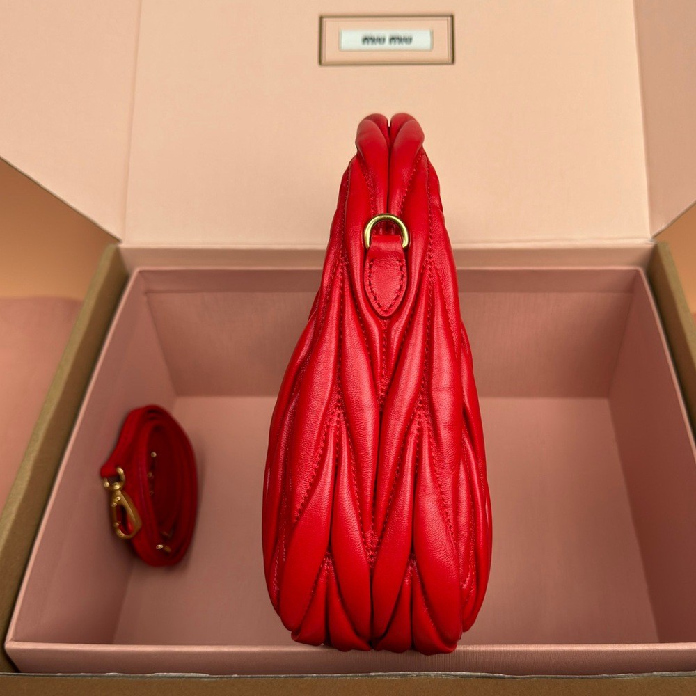 Wander Matelassé半月形Hobo手提包 斜挎包 紅色_2