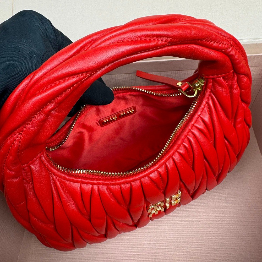 Wander Matelassé半月形Hobo手提包 斜挎包 紅色_6