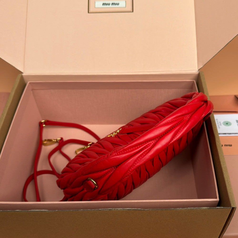 Wander Matelassé半月形Hobo手提包 斜挎包 紅色_4