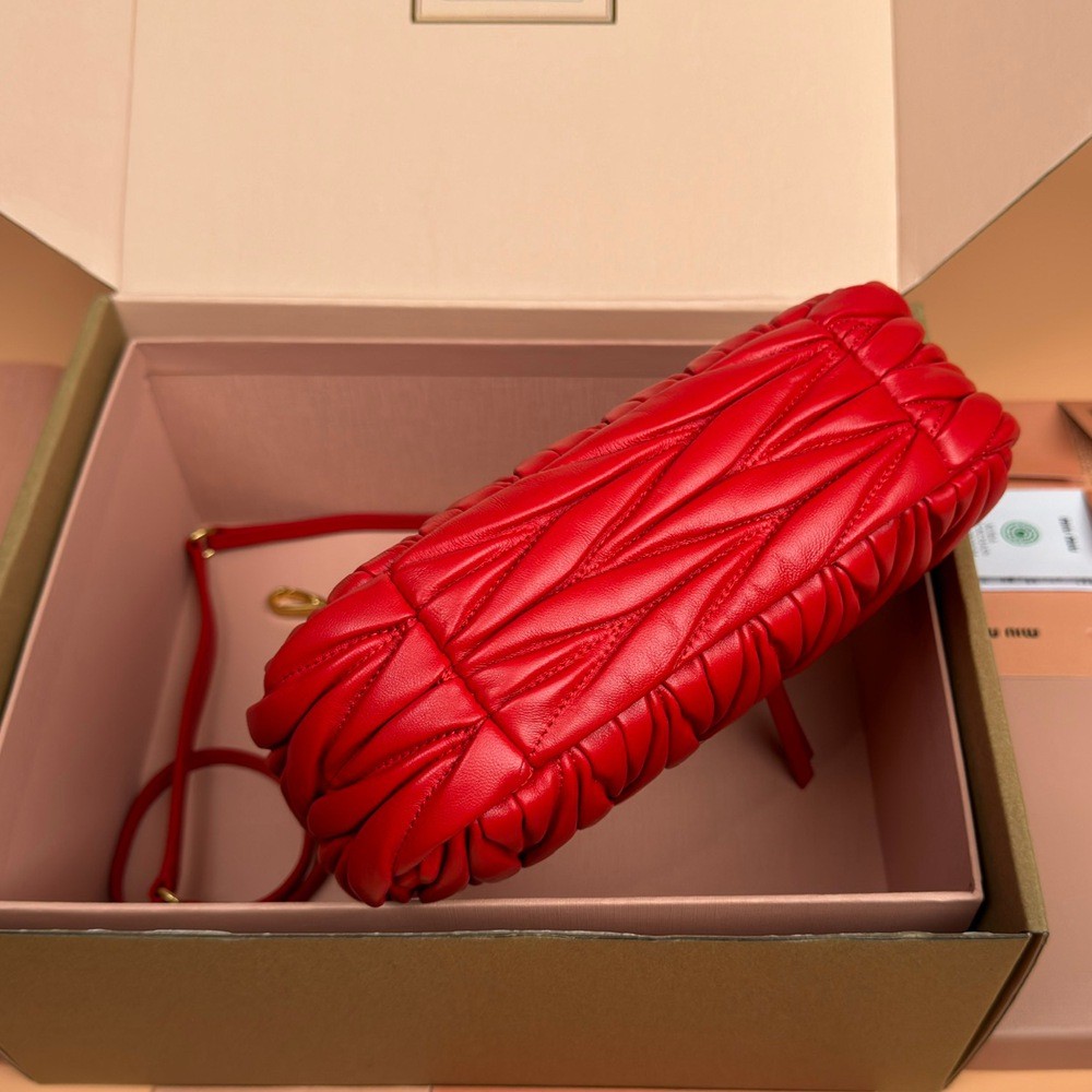 Wander Matelassé半月形Hobo手提包 斜挎包 紅色_5