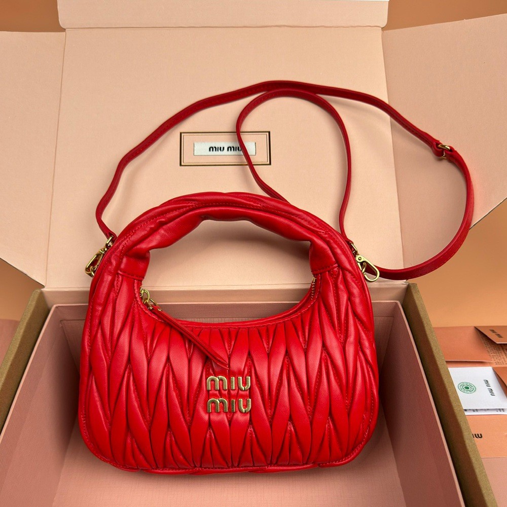 Wander Matelassé半月形Hobo手提包 斜挎包 紅色_7