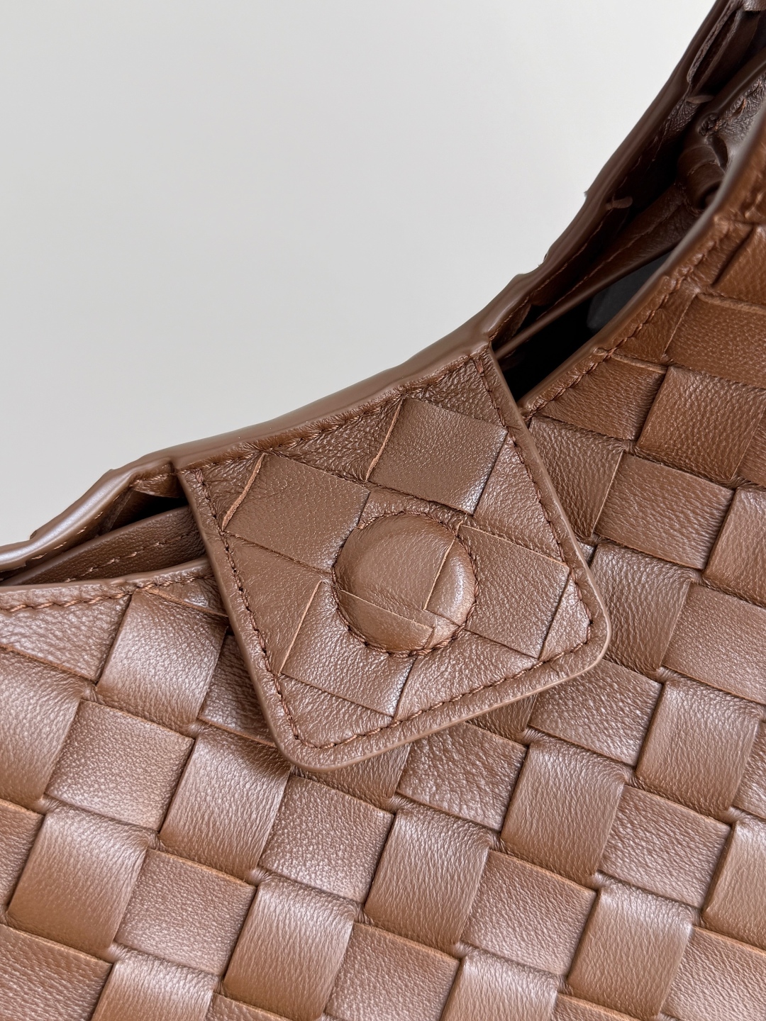 844249 Campana肩背包小號 榛果棕_6