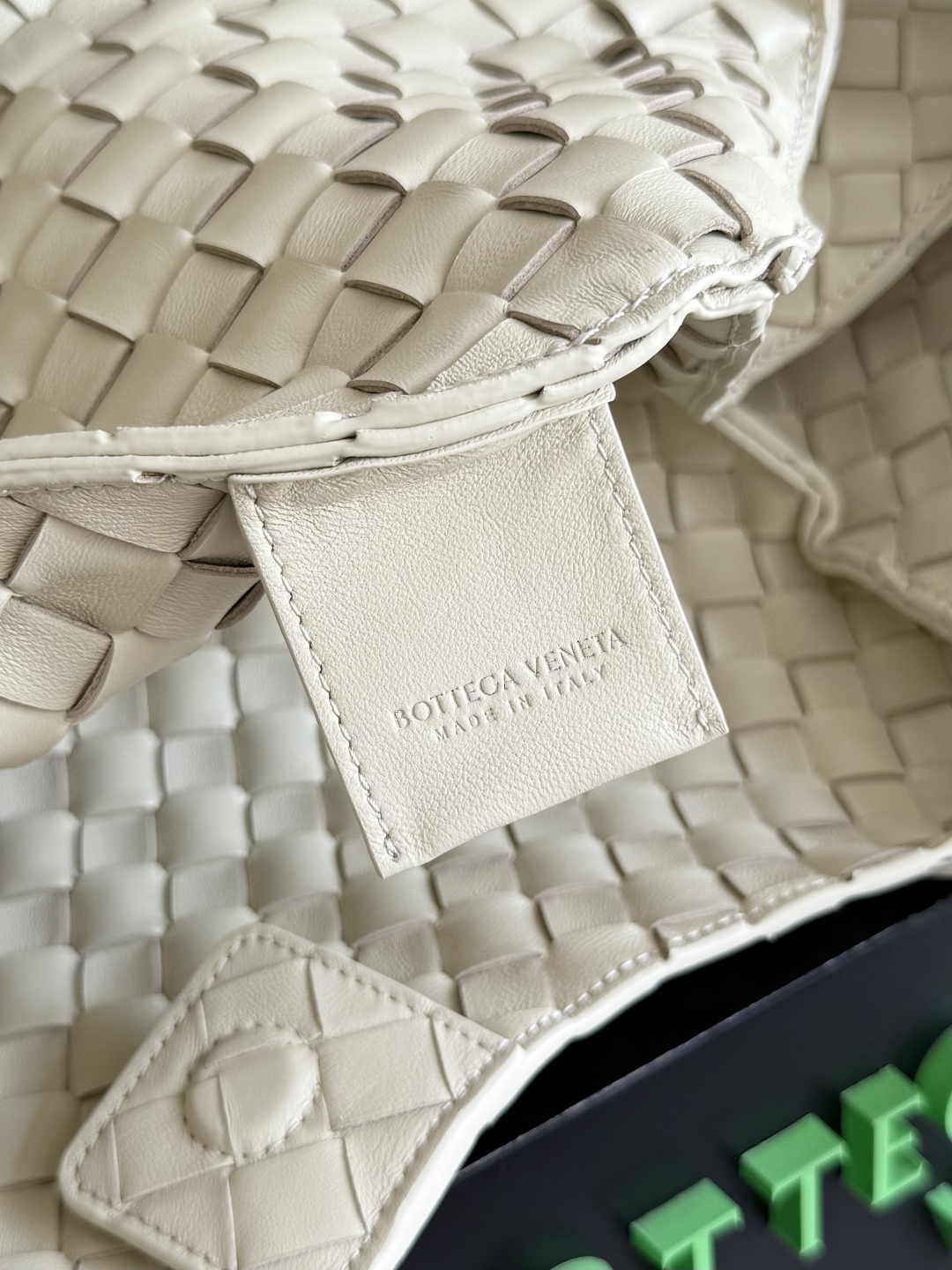 844249 Campana肩背包小號 海鹽色_9