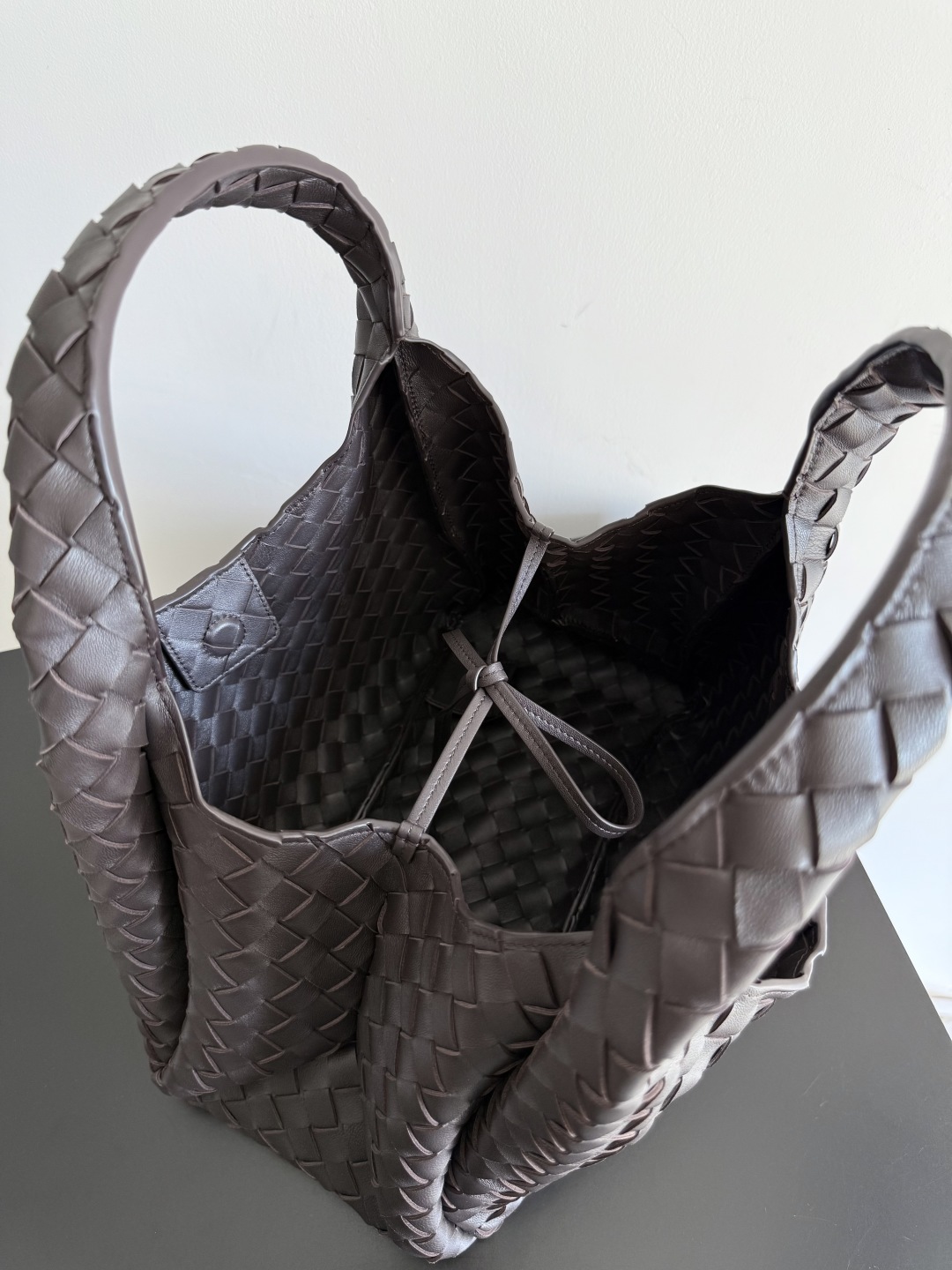 844249 Campana肩背包小號 黑棕色_7