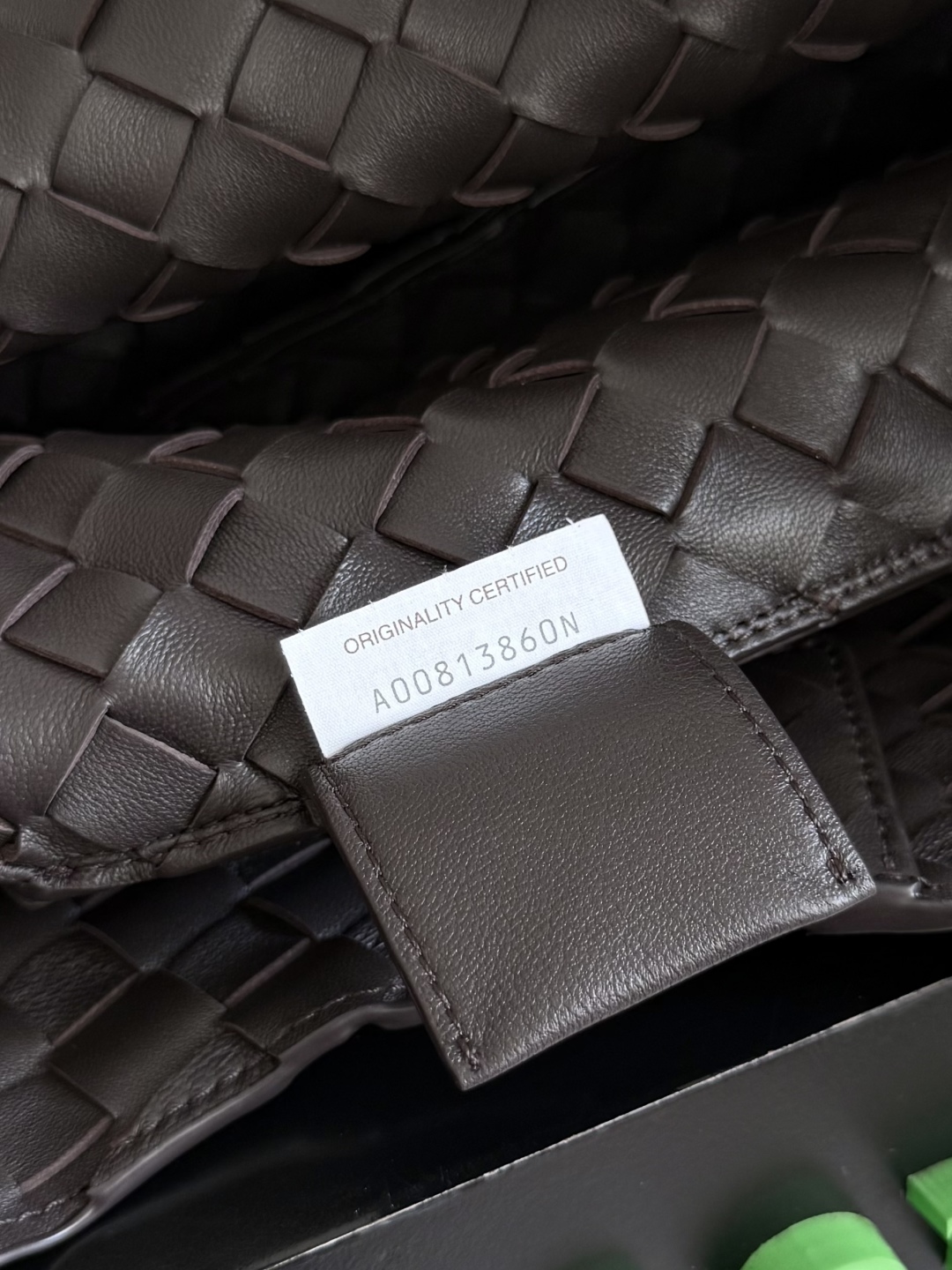 844249 Campana肩背包小號 黑棕色_10