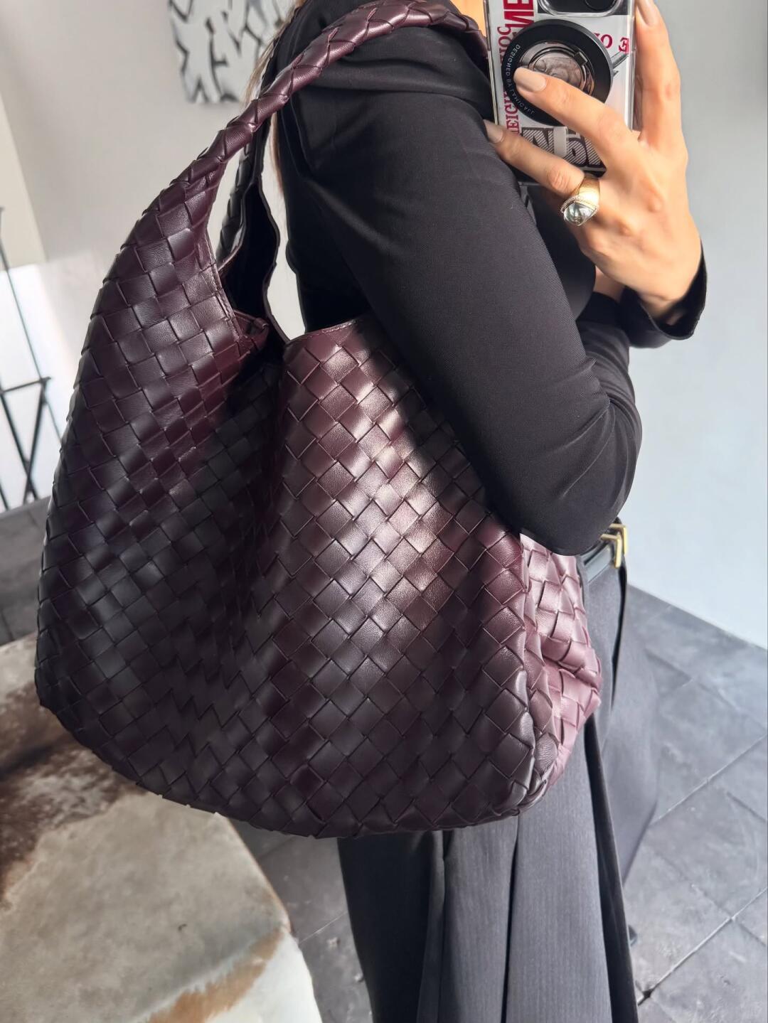 844250 Campana肩背包大號深巴羅紅_12