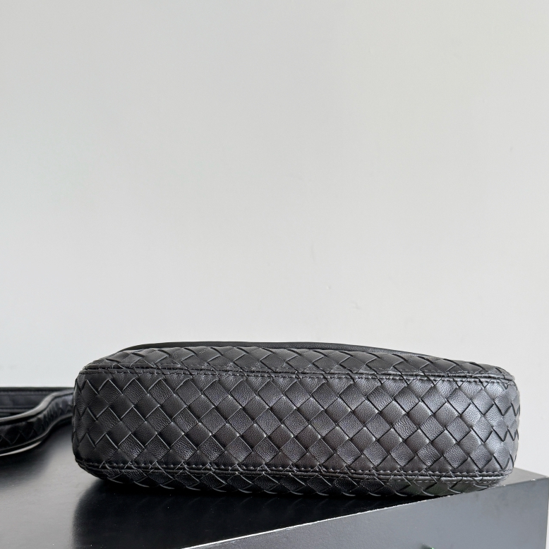 843836 Veneto翻蓋背提包 黑色_5