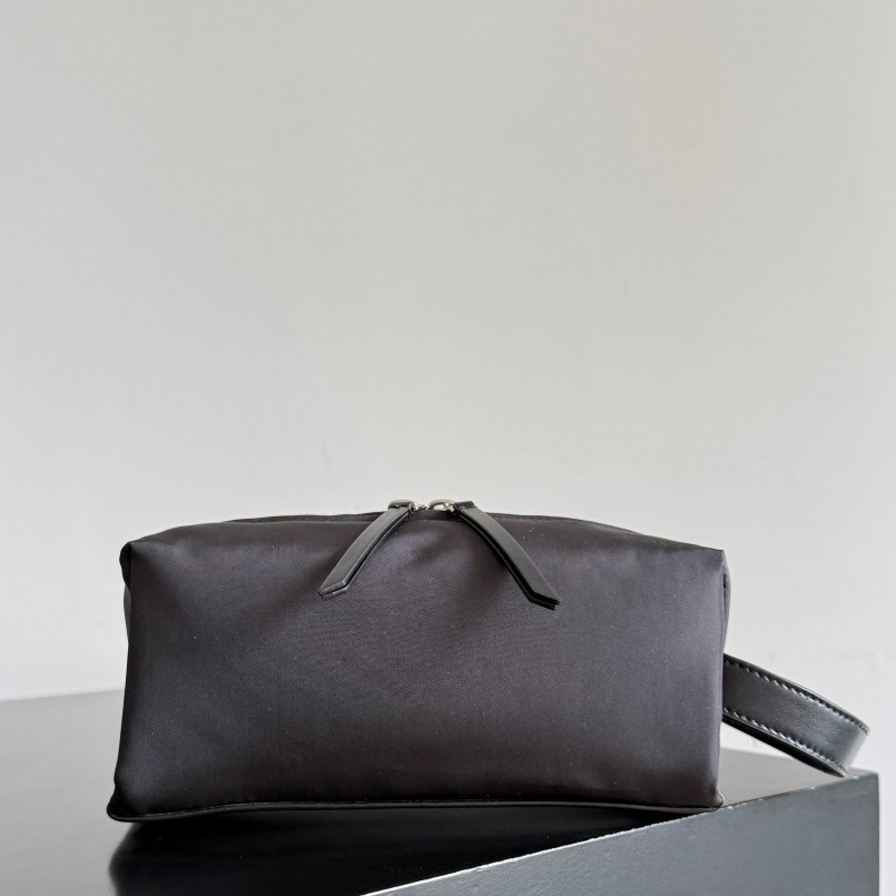 806369帆布洗漱包黑色_2