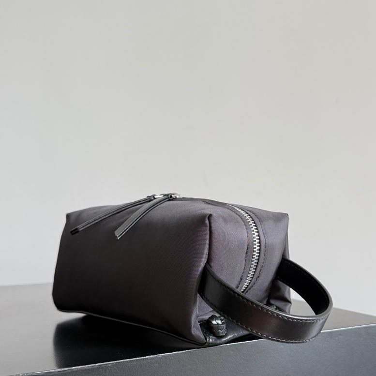 806369帆布洗漱包黑色_3