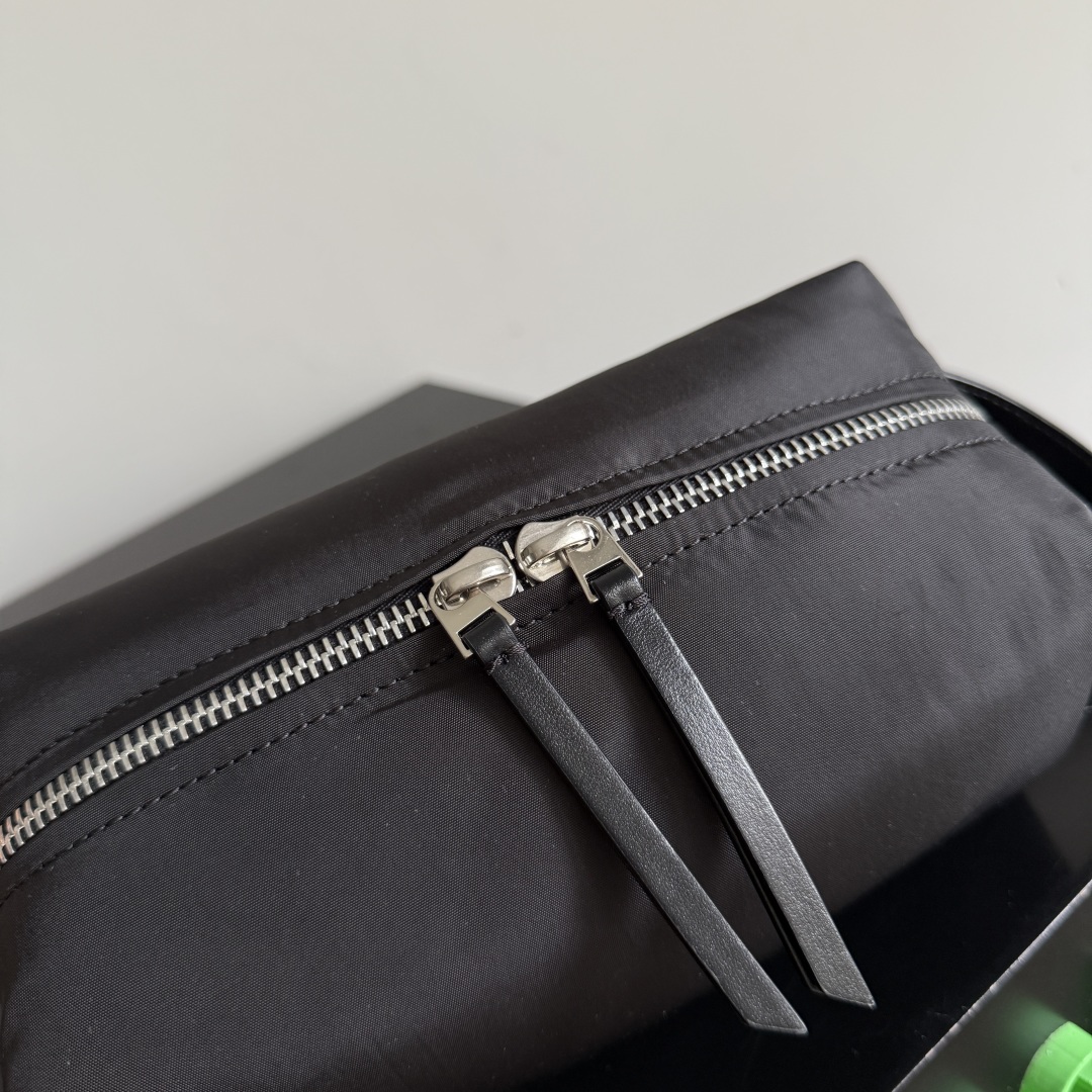 806369帆布洗漱包黑色_5