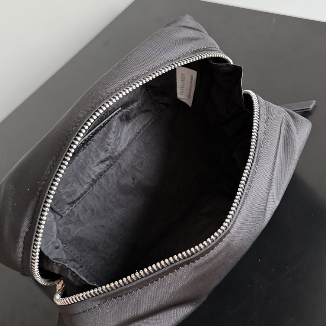 806369帆布洗漱包黑色_10