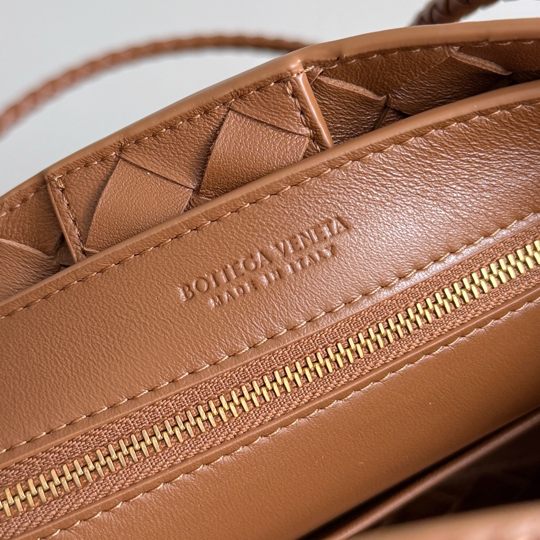 743568 Andiamo蝴蝶結小號 反絨琥珀棕_8