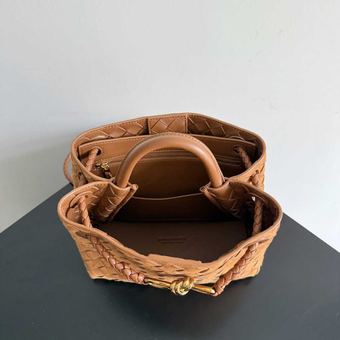 743568 Andiamo蝴蝶結小號 反絨琥珀棕_10