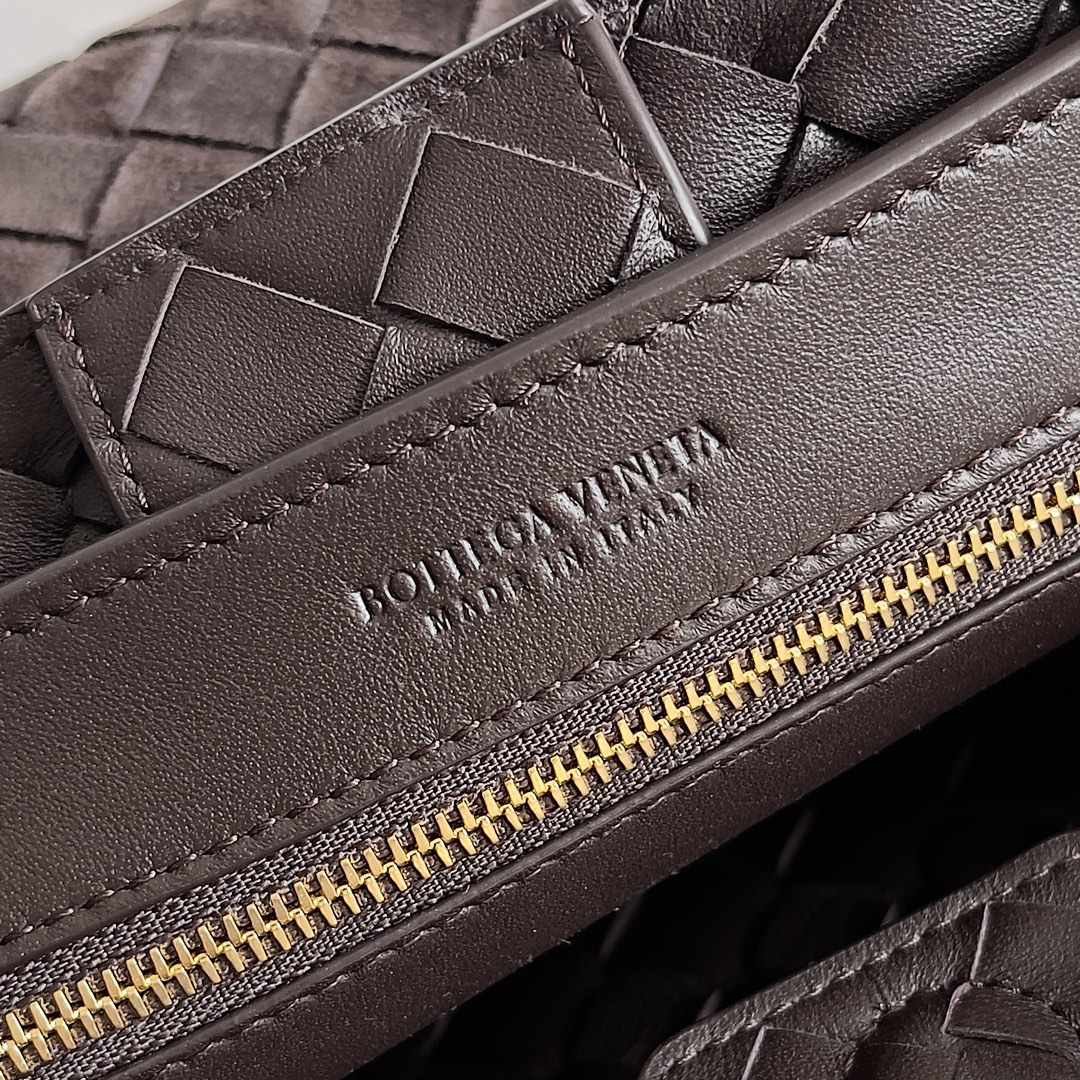 743568 Andiamo蝴蝶結小號 麂皮深咖色_8